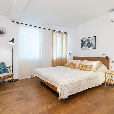 Stylish Studio Apartment By Irundo ロヴィニ エクステリア 写真