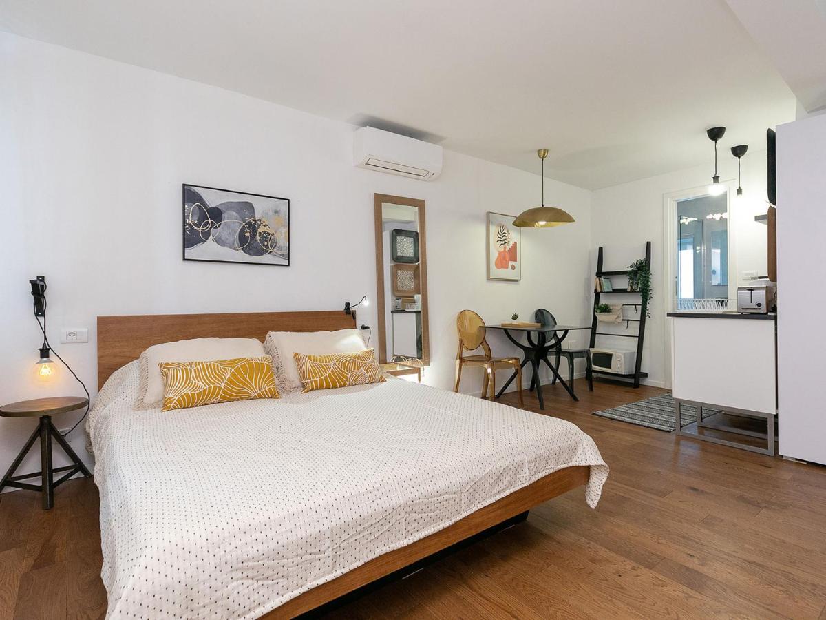 Stylish Studio Apartment By Irundo ロヴィニ エクステリア 写真